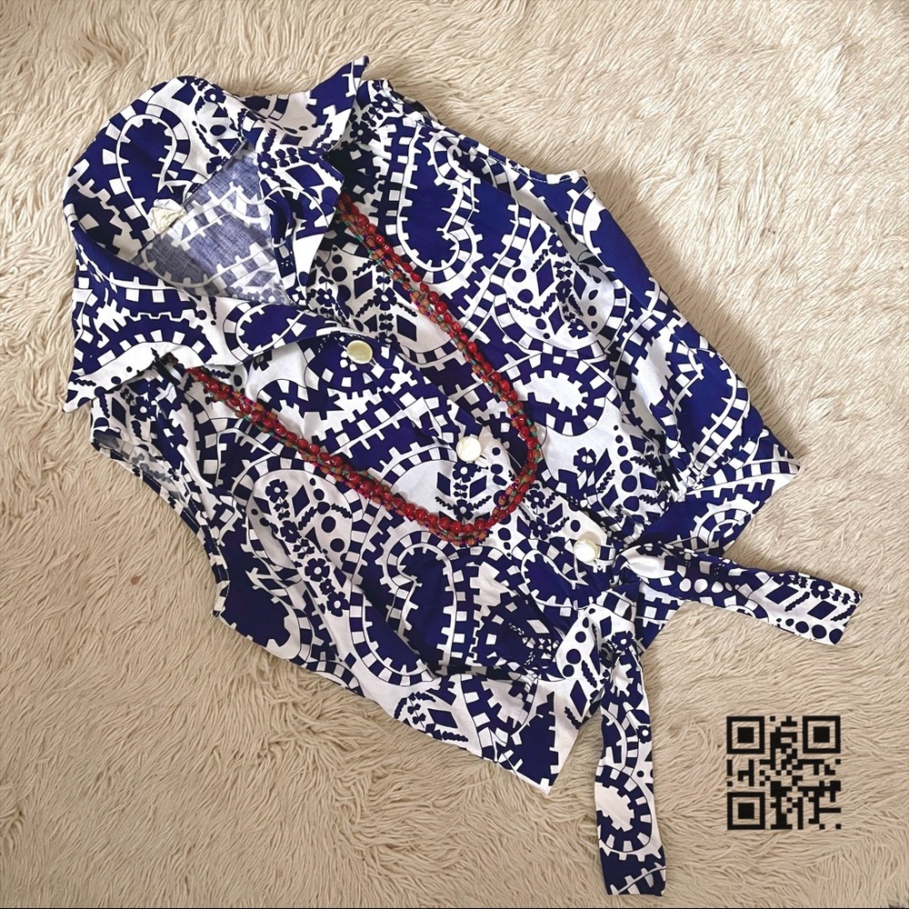 Vintage 70s Blue White Geometric Print Sleeveless Front Tie Collared Button Top - Picture 9 of 9